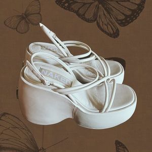 US Size 10 Naked Wolfe tan mystery shoe. Size 7 in UK.